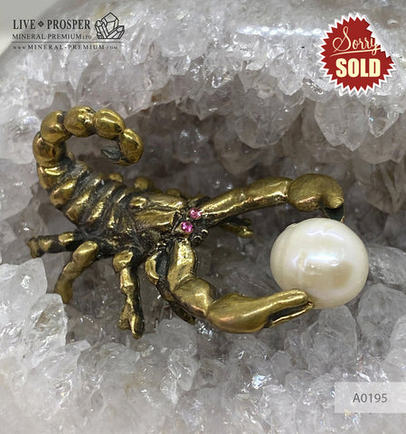 Bronze figure of a scorpion on agate geode amethyst sphere with sea pearl A0195