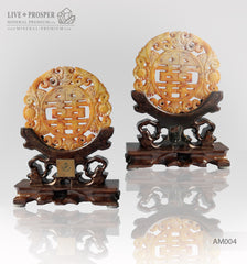 Jade Amulet on a wooden stand Tibetan Endless knot Нефритовый Амулет на подставке из дерева - тибетский узел бесконечности 