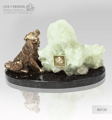 Bronze figure of a dog breed St.Bernard with green quartz on a dolerite plate Бронзовая собака породы Сенбернар с зеленым кварцем на пластине из долерита