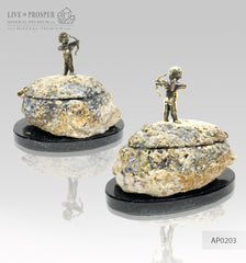 Bronze cupid on a stone agate geode box for an engagement ring on a dolerite plate Бронзовый купидон на каменной шкатулке из жеоды агата для помолвочного кольца на основании из долерита подарок на свадьбу Jewelry box Ювелирная шкатулка  подарок на свадьбу wedding gift 
