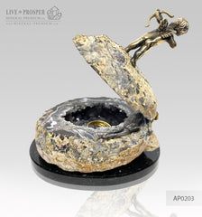 Bronze cupid on a stone agate geode box for an engagement ring on a dolerite plate Бронзовый купидон на каменной шкатулке из жеоды агата для помолвочного кольца на основании из долерита подарок на свадьбу Jewelry box Ювелирная шкатулка  подарок на свадьбу wedding gift 