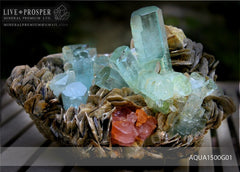 Sky Blue aquamarine Island with Pink Apatite 9 020 CT on Muscovite Небесно-голубой аквамариновый «Остров» с розовым Апатитом 9 020 Карат на мусковите 