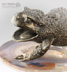 A bronze figure of a frog with demantoids inserts on a marvel and agate plats (moneybox) Бронзовая лягушка со вставками из демантоидов на пластине из агата и мрамора - копилка 