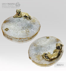 Handmade bronze tiger with demantoids inserts on an agate plate Бронзовый тигр ручной работы со вставками из демантоидов на пластине из агата год тигра 2022 символ нового года оберег для бизнеса дома подарок руководителю 