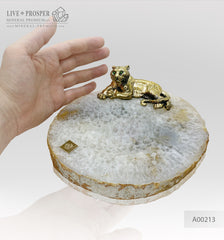 Handmade bronze tiger with demantoids inserts on an agate plate Бронзовый тигр ручной работы со вставками из демантоидов на пластине из агата год тигра 2022 символ нового года оберег для бизнеса дома подарок руководителю 
