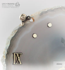 Сlock with Bronze snail on agate plate  Часы с Бронзовой Улиткой на Срезе Агата на пластине из агата 