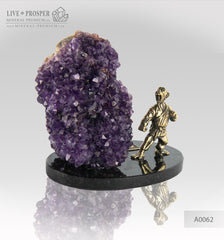 Bronze figure of monkey warrior with agate amethyst geodes on dolerite plate  Бронзовая фигурка воина обезьяны с жеод агата аметистом на пластине из долерита 