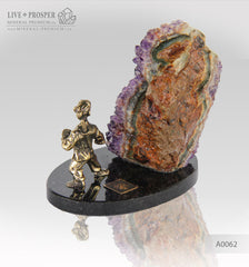 Bronze figure of monkey warrior with agate amethyst geodes on dolerite plate  Бронзовая фигурка воина обезьяны с жеод агата аметистом на пластине из долерита год обезьяны Mineral Premium Минерал Премиум 