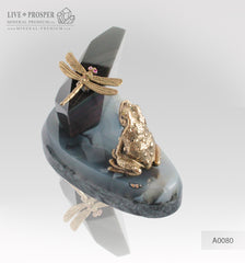 Бронзовые лягушка со стрекозой со вставками из демантоидов с морионом на пластинах из агата и мрамора