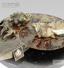 Бронзовая пара "Золотых" рыбок со вставками из демантоидов с аммонитом на пластине из долерита - Инь и Ян 