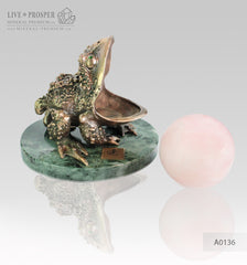 Bronze figure of frog with demantoid inserts with pink quartz sphere on a marvel plate Бронзовая лягушка со вставками из демантоидов с шаром из розового кварца на пластине из мрамора денежный оберег money amulet минерал премиум mineral premium ltd eshurin ешурин 