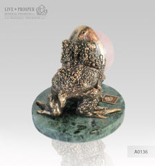 Bronze figure of frog with demantoid inserts with pink quartz sphere on a marvel plate Бронзовая лягушка со вставками из демантоидов с шаром из розового кварца на пластине из мрамора денежный оберег money amulet минерал премиум mineral premium ltd eshurin ешурин 