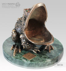 Bronze figure of frog with demantoid inserts with pink quartz sphere on a marvel plate Бронзовая лягушка со вставками из демантоидов с шаром из розового кварца на пластине из мрамора денежный оберег money amulet минерал премиум mineral premium ltd eshurin ешурин 
