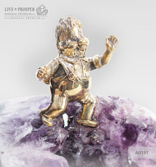 Bronze figure of Karlsson and Lillebror with amethyst agate geodes druze on a dolerite plate  Бронзовые Карлсон и Малыш с жеодой агата аметистовой друзой на пластине из долерита 