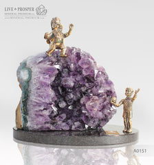 Bronze figure of Karlsson and Lillebror with amethyst agate geodes druze on a dolerite plate  Бронзовые Карлсон и Малыш с жеодой агата аметистовой друзой на пластине из долерита 