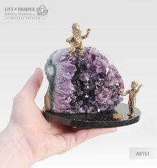 Bronze figure of Karlsson and Lillebror with amethyst agate geodes druze on a dolerite plate  Бронзовые Карлсон и Малыш с жеодой агата аметистовой друзой на пластине из долерита 