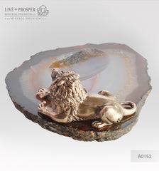 Bronze figure of lion with amethyst inserts on agate plate Бронзовый лев со вставками из аметистов на пластине из агата