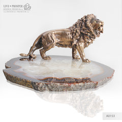 Bronze figure of lion the King of pride with demantoids inserts on agate plate Бронзовый лев Король прайда со вставками из демантоидов на пластине из агата