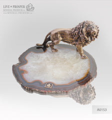 Bronze figure of lion the King of pride with demantoids inserts on agate plate Бронзовый лев Король прайда со вставками из демантоидов на пластине из агата