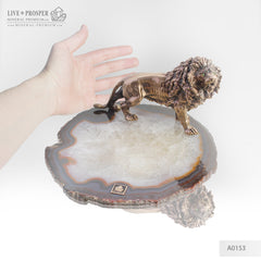 Bronze figure of lion the King of pride with demantoids inserts on agate plate Бронзовый лев Король прайда со вставками из демантоидов на пластине из агата