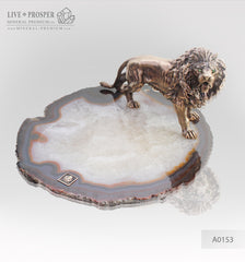 Bronze figure of lion the King of pride with demantoids inserts on agate plate Бронзовый лев Король прайда со вставками из демантоидов на пластине из агата