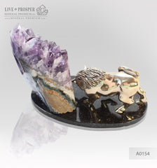 Bronze bull with agate geode amethyst on a dolerite plate Бронзовый бык с жеодой агата аметистовой друзой на пластине из долерита Телец /Бык в ФЭН-ШУЙ - символ уверенности, мощи и целеустремленности. Аметист -стабилизирует пространство и даёт новый импульс отношениям 