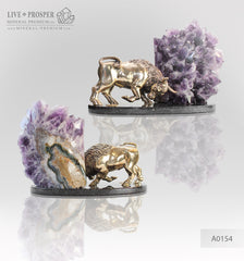 Bronze bull with agate geode amethyst on a dolerite plate Бронзовый бык с жеодой агата аметистовой друзой на пластине из долерита Телец /Бык в ФЭН-ШУЙ - символ уверенности, мощи и целеустремленности. Аметист -стабилизирует пространство и даёт новый импульс отношениям 