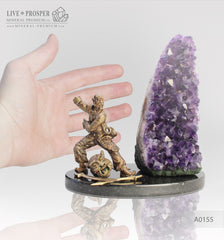 Bronze Samurai with agate geode amethyst on a dolerite plate Бронзовый Самурай с жеодой агата аметистовой друзой на пластине из долерита 