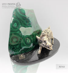 Bronze wild boar with malachite on a plate of dolerite Бронзовый кабан с малахитом на пластине из долерита 