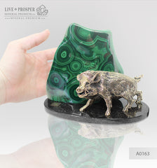 Bronze wild boar with malachite on a plate of dolerite Бронзовый кабан с малахитом на пластине из долерита 