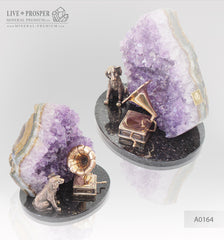 Bronze figures of the dog and Gramophone with agate geode amethyst on a dolerite plate Бронзовые собака и Патефон с жеодой агата аметистовой друзой на пластине из долерита 