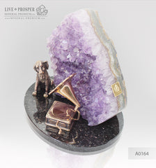 Bronze figures of the dog and Gramophone with agate geode amethyst on a dolerite plate Бронзовые собака и Патефон с жеодой агата аметистовой друзой на пластине из долерита 