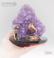 Bronze figures of the dog and Gramophone with agate geode amethyst on a dolerite plate Бронзовые собака и Патефон с жеодой агата аметистовой друзой на пластине из долерита 