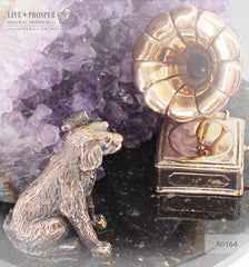 Bronze figures of the dog and Gramophone with agate geode amethyst on a dolerite plate Бронзовые собака и Патефон с жеодой агата аметистовой друзой на пластине из долерита 