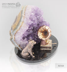 Bronze figures of the dog and Gramophone with agate geode amethyst on a dolerite plate Бронзовые собака и Патефон с жеодой агата аметистовой друзой на пластине из долерита 