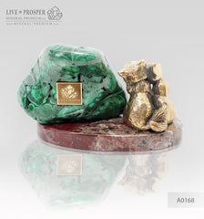 Bronze figures of sweetheart сat couple with gems inserts and malachite on marvel plate  Бронзовая пара влюблённых кошек со вставками из самоцветов c малахитом на мраморной пластине