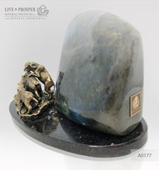 Bronze boar and dogs figures with labradorite on a dolerite plate Бронзовые кабан и собаки c лабрадоритом на пластине из долерита подарок руководителю лидеру