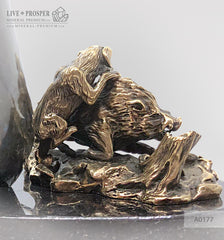 Bronze boar and dogs figures with labradorite on a dolerite plate Бронзовые кабан и собаки c лабрадоритом на пластине из долерита подарок руководителю лидеру