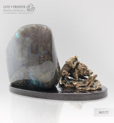 Bronze boar and dogs figures with labradorite on a dolerite plate Бронзовые кабан и собаки c лабрадоритом на пластине из долерита подарок руководителю лидеру