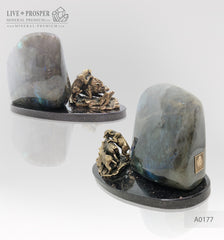 Bronze boar and dogs figures with labradorite on a dolerite plate Бронзовые кабан и собаки c лабрадоритом на пластине из долерита подарок руководителю лидеру