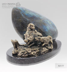 Bronze boar and dogs figures with labradorite on a dolerite plate Бронзовые кабан и собаки c лабрадоритом на пластине из долерита подарок руководителю лидеру