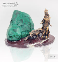 Bronze figures of the Goddess Diana and Cougar with malachite on a marble plate minerelak with bronze gift Mineral Premium gift store Бронзовые Богиня Диана и пума с малахитом на пластине из мрамора подарок руководительнице подарок на восьмое марта подарок женщине лидеру Минерал Премиум магазин авторских подарков 