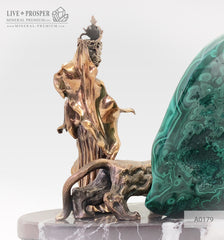 Bronze figures of the Goddess Diana and Cougar with malachite on a marble plate minerelak with bronze gift Mineral Premium gift store Бронзовые Богиня Диана и пума с малахитом на пластине из мрамора подарок руководительнице подарок на восьмое марта подарок женщине лидеру Минерал Премиум магазин авторских подарков 