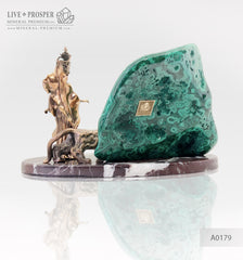 Bronze figures of the Goddess Diana and Cougar with malachite on a marble plate minerelak with bronze gift Mineral Premium gift store Бронзовые Богиня Диана и пума с малахитом на пластине из мрамора подарок руководительнице подарок на восьмое марта подарок женщине лидеру Минерал Премиум магазин авторских подарков 