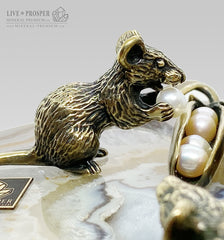 Bronze figures of mice with beans and pearls on an agate slice and a marble plate Бронзовые фигурки мышей с фасолью и жемчугом на срезе агата и пластине из мрамора год крысы 2020 Новый год крысы 2020 подарок на новый год Mineral Premium 