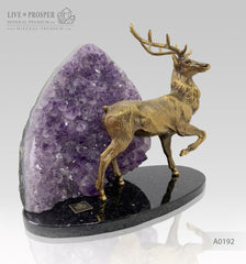 Bronze deer figure with agate geode amethyst druze on a dolerite plate Бронзовый олень с агата жеода аметистовой друзой на пластине из долерита Mineral premium Минерал премиум подарок для руководителя кабинетная скульптура 