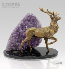 Bronze deer figure with agate geode amethyst druze on a dolerite plate Бронзовый олень с агата жеода аметистовой друзой на пластине из долерита Mineral premium Минерал премиум подарок для руководителя кабинетная скульптура 