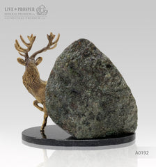 Bronze deer figure with agate geode amethyst druze on a dolerite plate Бронзовый олень с агата жеода аметистовой друзой на пластине из долерита Mineral premium Минерал премиум подарок для руководителя кабинетная скульптура 