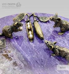 Bronze figures of mice with beans and pearls on a charoite plate Бронзовые фигурки мышей с фасолью и жемчугом на пластине из чароита год крысы 2020 Новый год крысы 2020 подарок на новый год Mineral Premium 