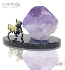 Bronze bull with agate geode amethyst on a dolerite plate Бронзовый бык с жеодой агата аметистовой друзой на пластине из долерита Символ года 2021 2021 год быка Подарок на новый год что подарить в год быка 